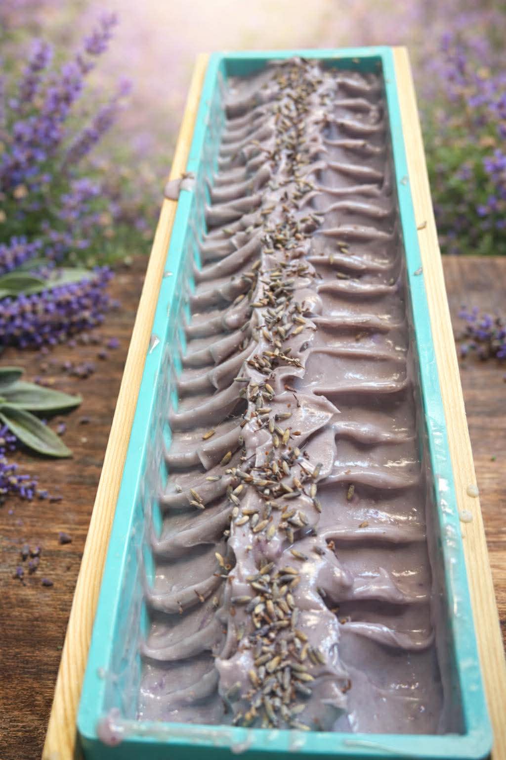 White Sage and Lavender 3.7oz bar/104.9g